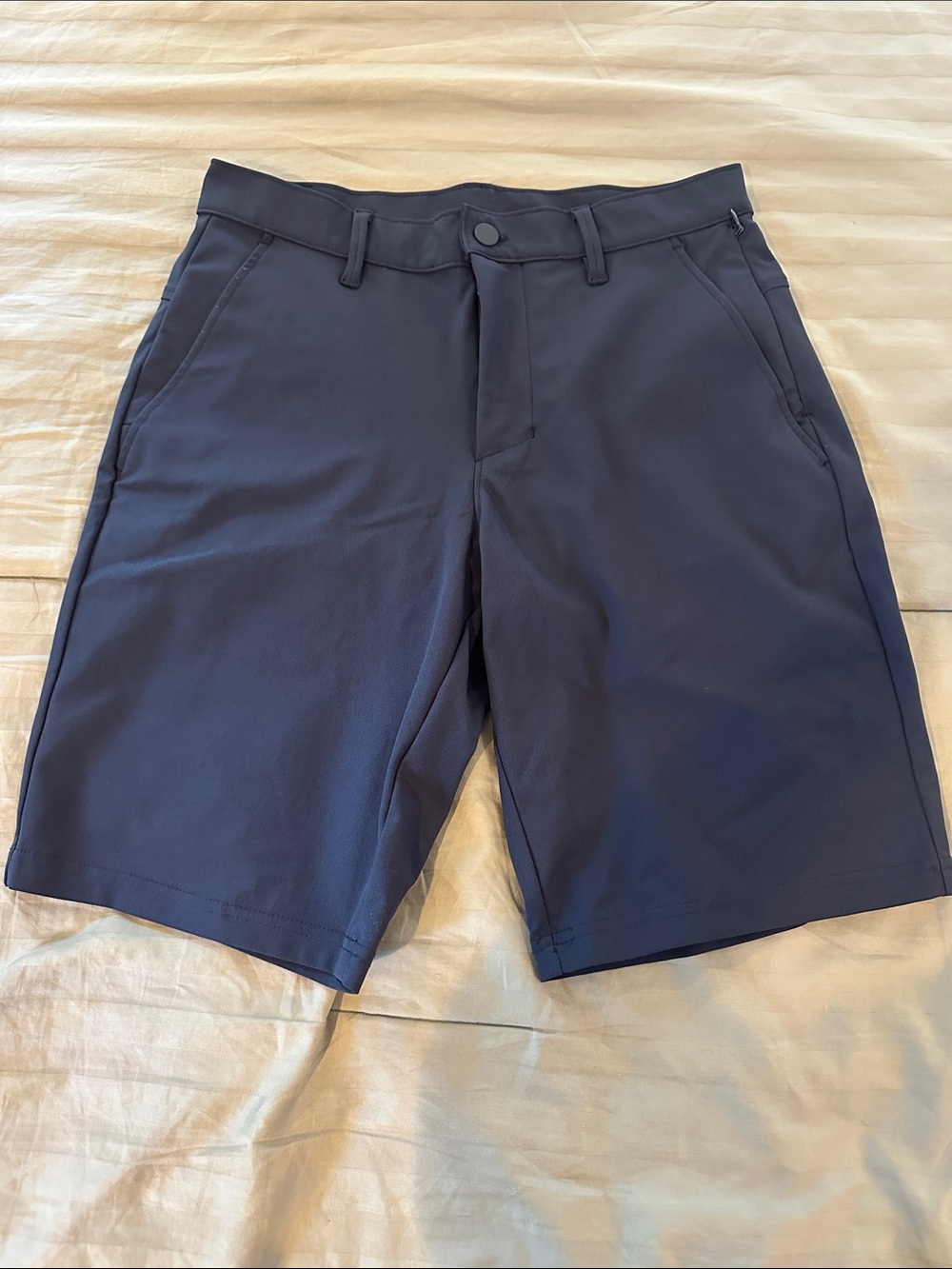 Old Navy Flat-Front Performance Shorts in Navy Blue